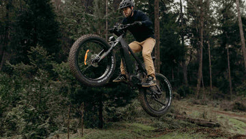 Meister der Trails: Entdecke die Geheimnisse einer aufrechten Körperhaltung beim Mountainbiken | Himiway